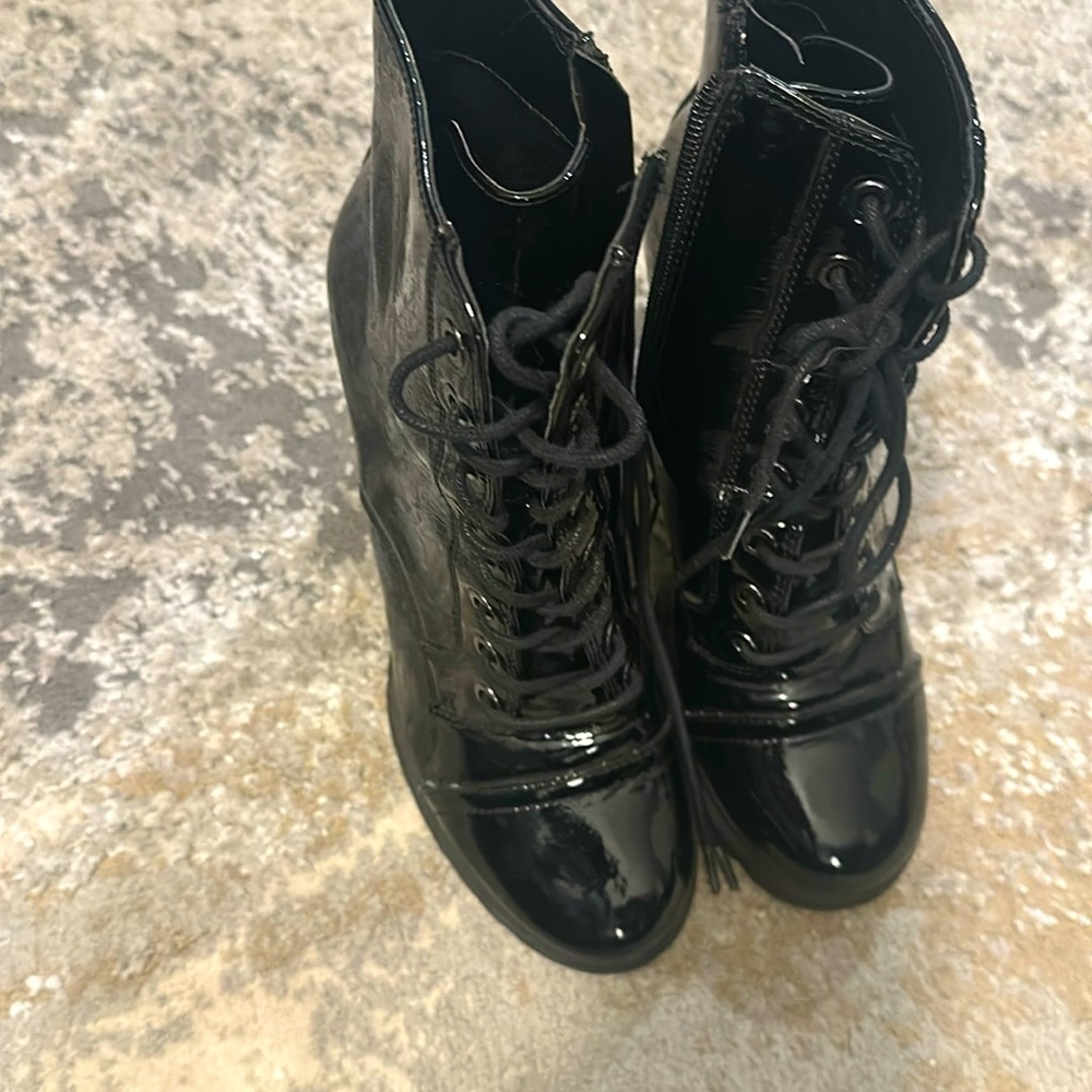 Black pen, leather lace up in the front